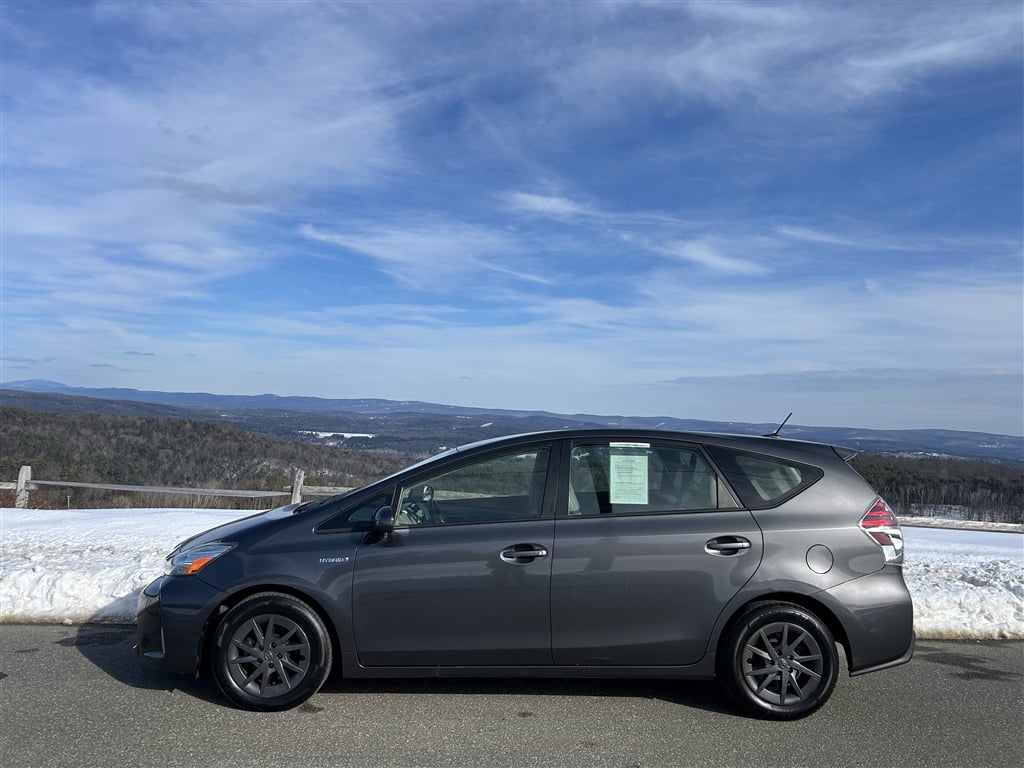 2017 Toyota Prius v Five